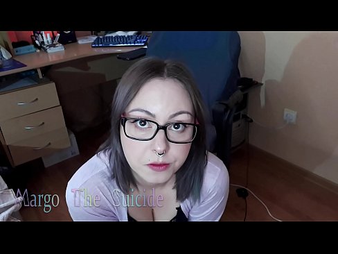 ❤️ Sexy dievča s okuliarmi hlboko fajčí vibrátor na kameru ️  Sex na nás ❌